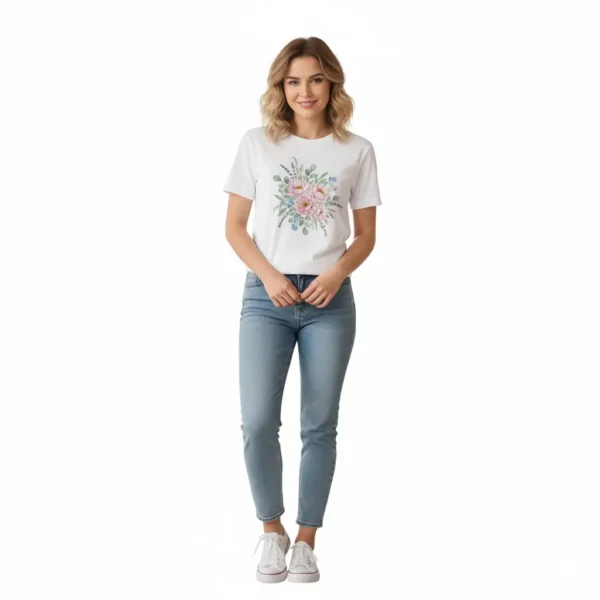 Chica con la camiseta floral