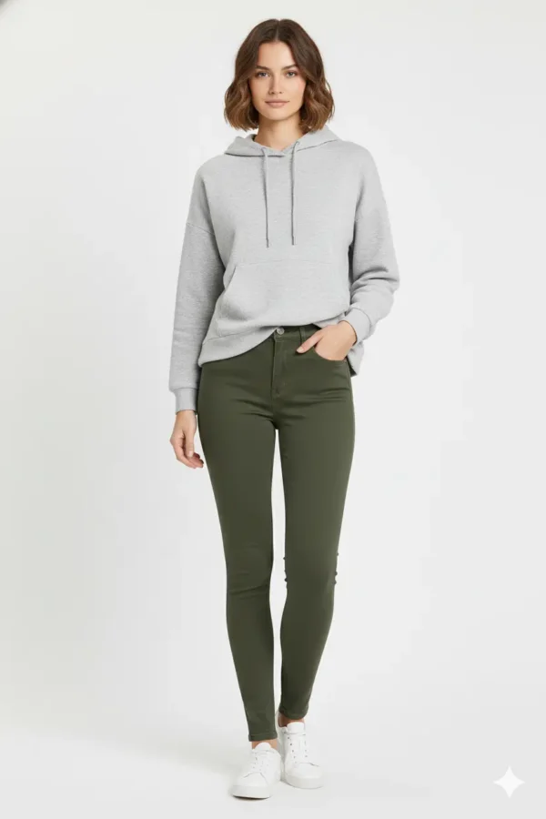 Pantalón skinny verde militar Pantalón skinny militar con bolsillos delante y detrás